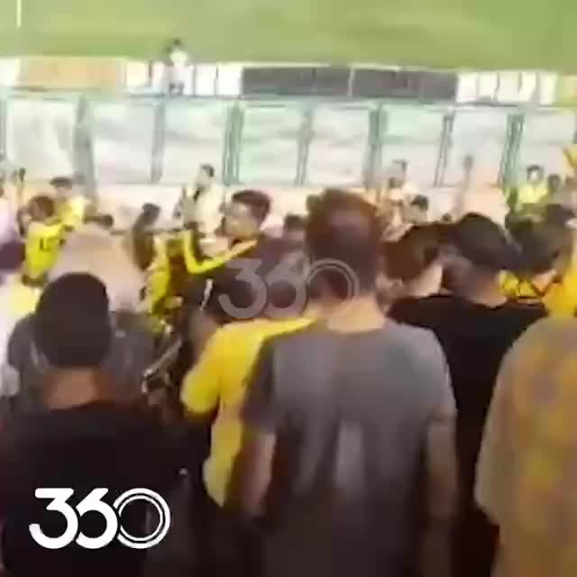   این پیرمرد پرحاشیه بلای جان سپاهان شد؛ ورود غیرقانونی هوادار بی‌ادب و متخلف به ورزشگاه!