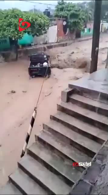   سیل وحشتناک خیابان‌های شهرهایی از مکزیک را درنوردید