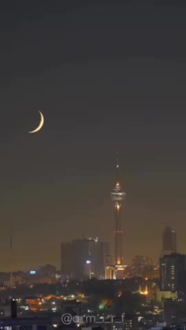   غروب هلال ماه در کنار برج میلاد