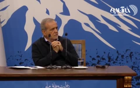   پاسخ پزشکیان به سوال خبرنگار خبرآنلاین: گشت ارشاد حق برخورد با مردم ندارد/ دریافت مجوز از رهبری برای برداشت ارزی و حل مشکل بازنشستگان