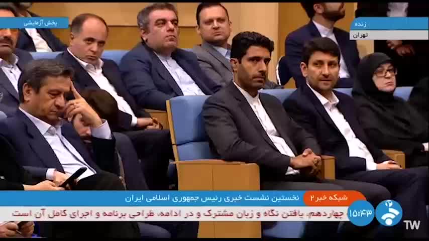   چرت زدن همتی در نشست خبری رئیس جمهور