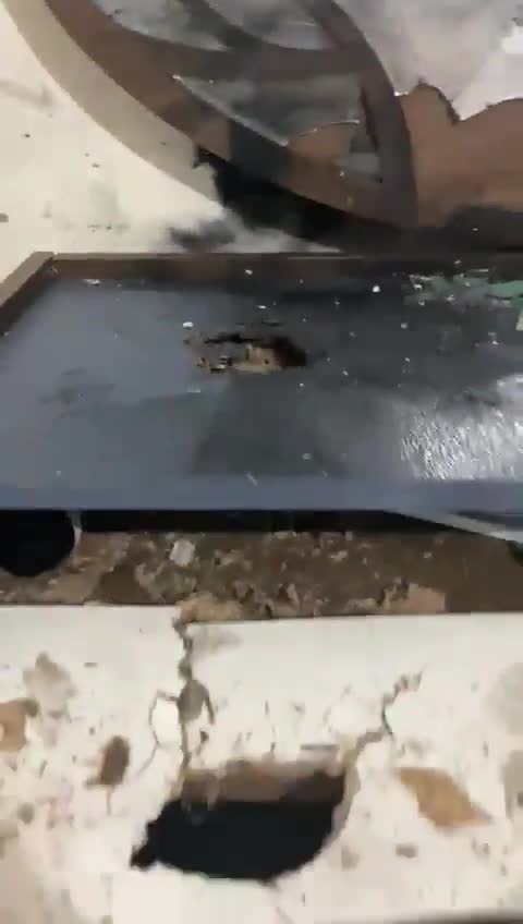   آثار انفجار پیجر در یکی از منازل شهروندان لبنانی