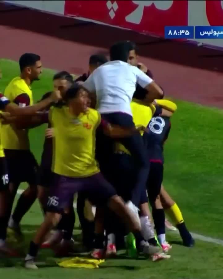   حرکت جنجالی مدافع جوان پرسپولیس که باعث محرومیت ۲ جلسه‌ای او شد