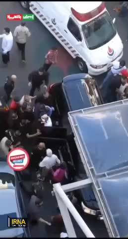   فوری؛ اولین فیلم از لحظه انتقال سفیر ایران در لبنان به بیمارستان