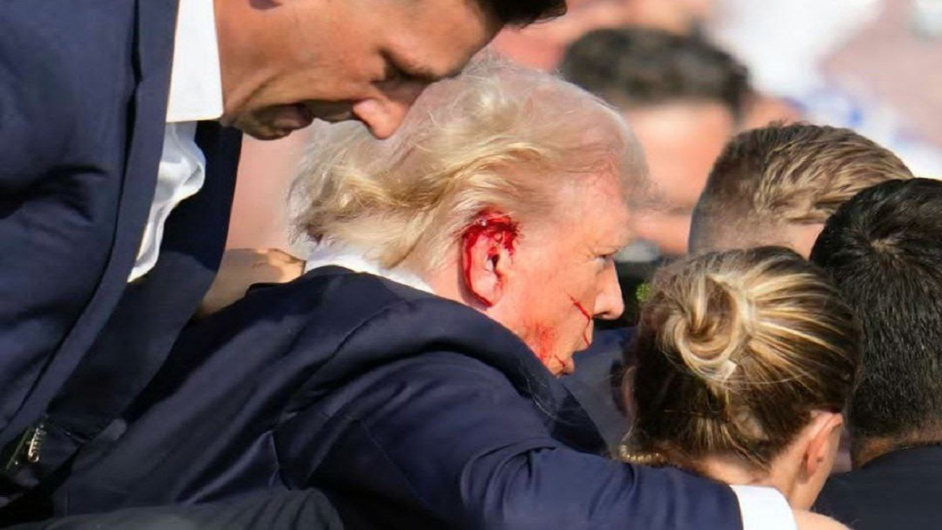 کامل ترین فیلم لحظه ترور ترامپ | فیلم ترور قبل از شلیک تا انتقال به خودرو