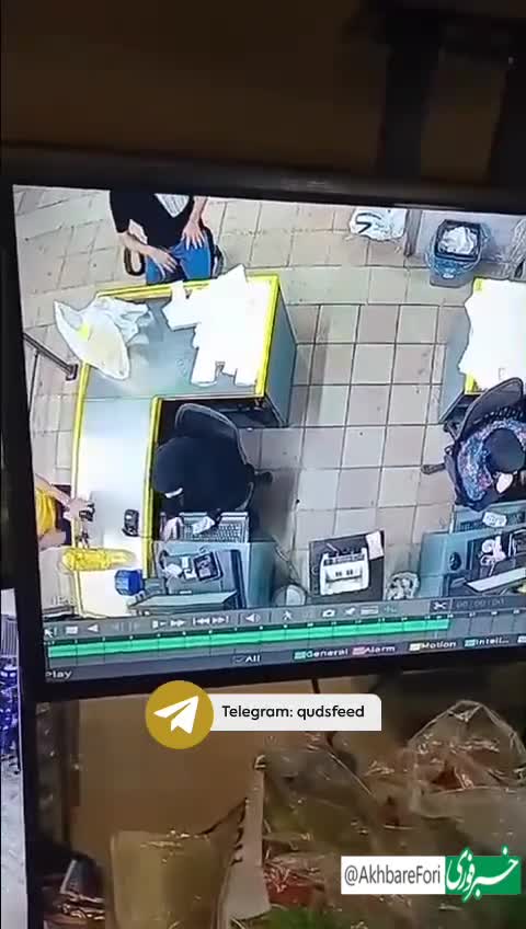   اولین تصاویر از لحظه هولناک انفجار پیجر در جیب مشتریان یک فروشگاه