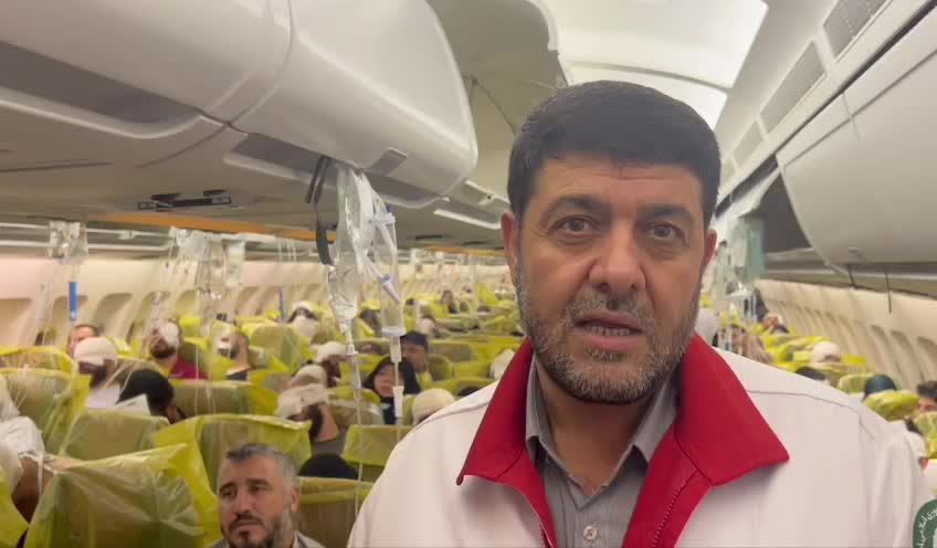   اولین تصاویر از داخل هواپیما؛ جزئیات انتقال مصدومان حادثه تروریستی لبنان به ایران