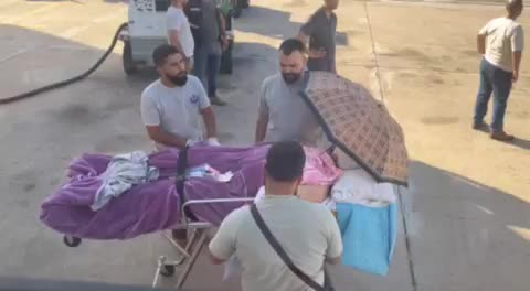  اولین تصاویر از لحظه انتقال مصدومان حادثه تروریستی لبنان به ایران جهت ادامه روند درمان