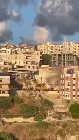   لحظه عجیب از انفجارهای ناگهانی در لبنان و فرار مردم