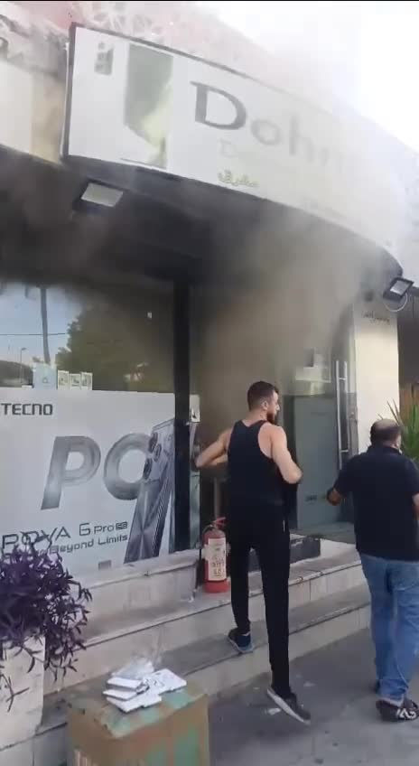   انفجار در داخل یک فروشگاه موبایل در صیدا لبنان