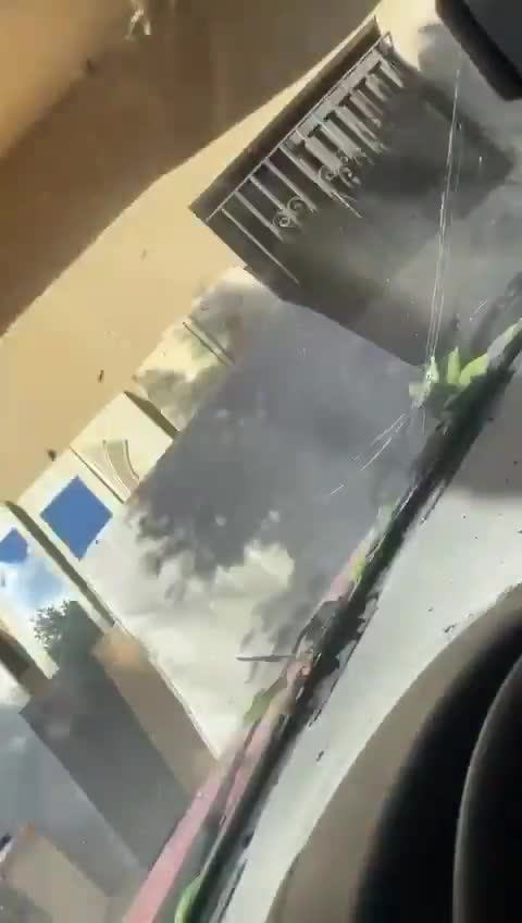   بلایی که انفجار امروز یک بی‌سیم بر سر یک خودرو آورد!