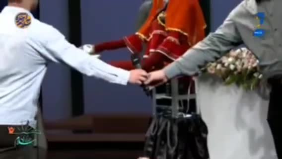   رونمایی از ربات چایی‌ریز به نام رعنا خانوم در تلویزیون!