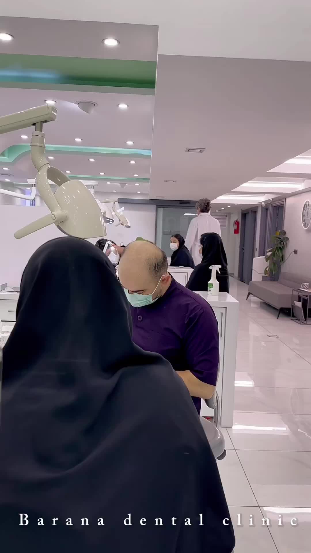 آشنایی با کلینیک بارانا و خدمات کلینیک از قبیل ایمپلنت