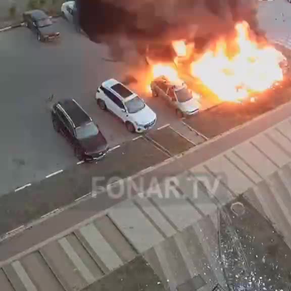   لحظه ترسناک انفجار خودروها در پی گلوله‌باران بلگورود توسط اوکراین