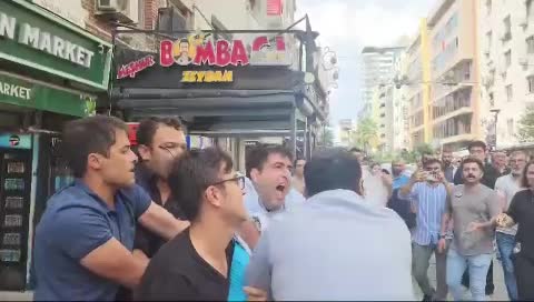   کشیدن گونی بر سر نظامی آمریکایی در ازمیر ترکیه