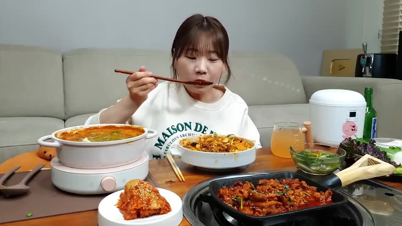 ویدیو جدید اسمر موکبانگ کره ای غذاهای کره ای نودل تند چالش غذایی چالش