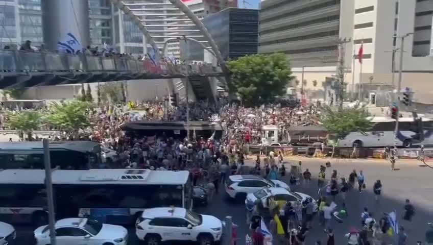   بستن خیابان اصلی تل‌آویو؛ فشار شهرک‌نشینان برای انعقاد معامله مبادله‌ای با مقاومت