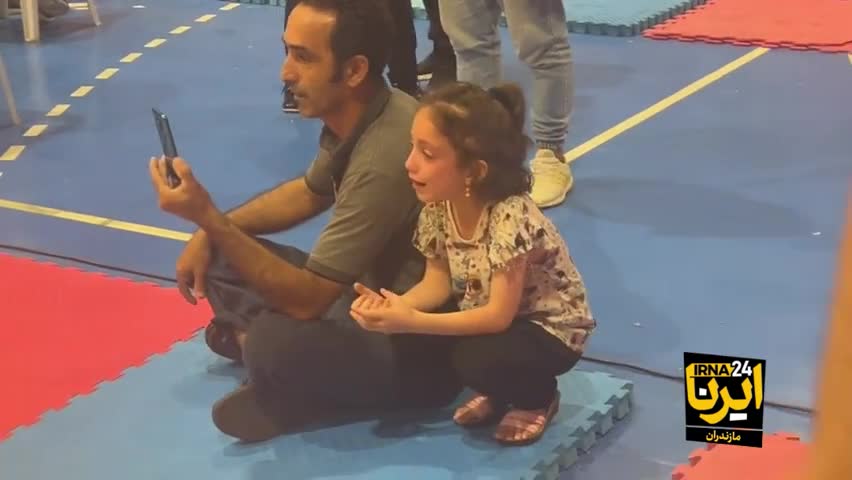   اشک‌های دختر خردسال برای برادرش در مسابقه کشتی