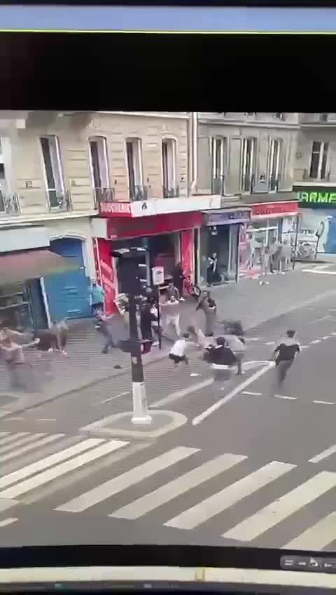   درگیری خیابانی مهاجران افغانستانی در پاریس