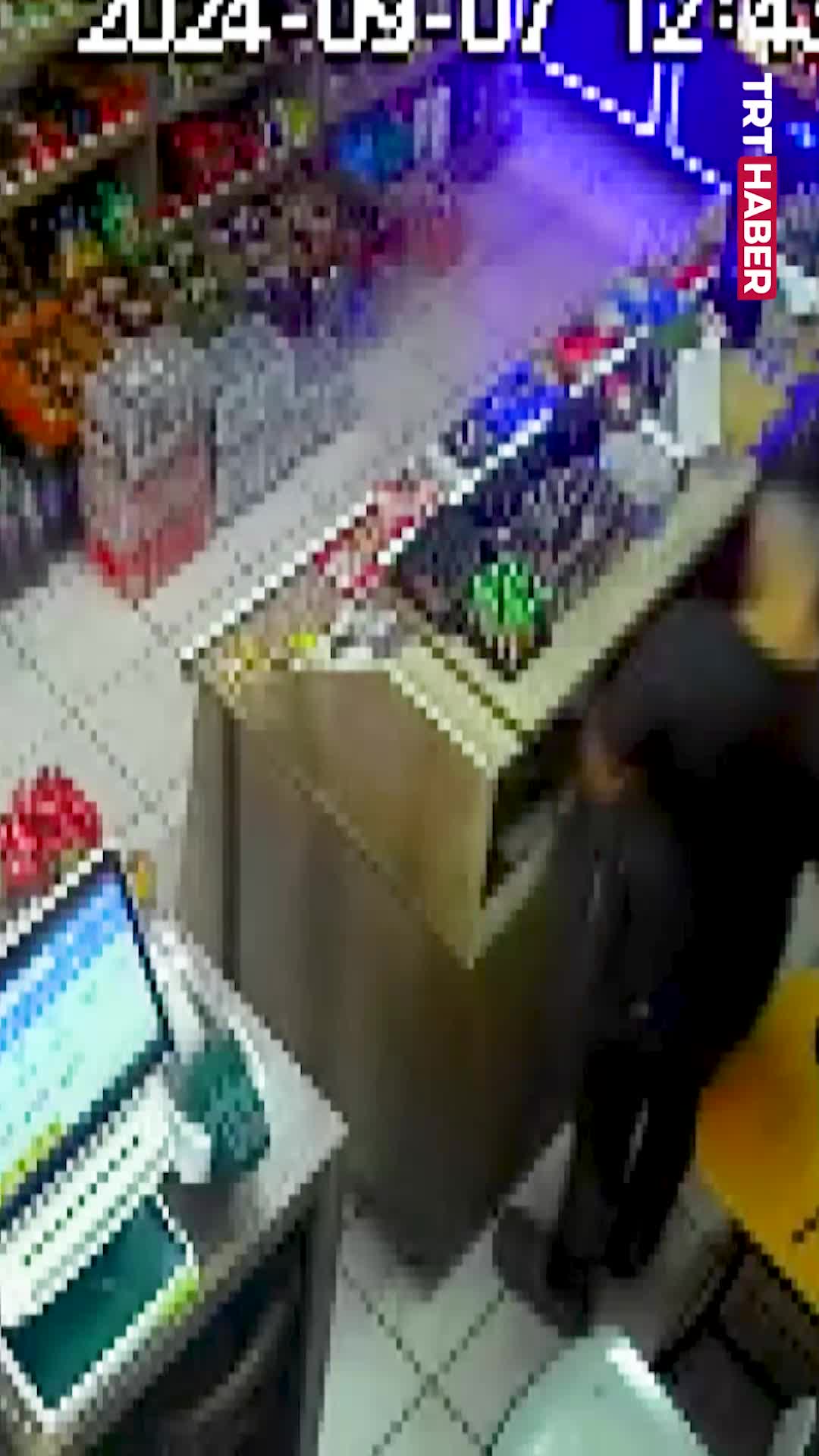   اقدام بی‌نظیر پسر ۱۳ ساله در یک فروشگاه در غیاب فروشنده!