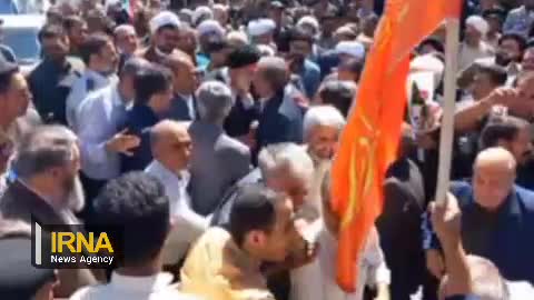   آئین استقبال از امام جمعه شهرکرد توسط مردم وسط شهر