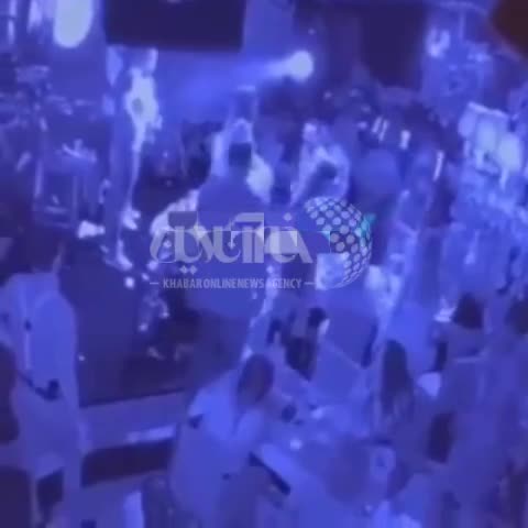   لحظه شوکه‌کننده سکته قلبی و مرگ خواننده پاپ حین اجرا روی صحنه