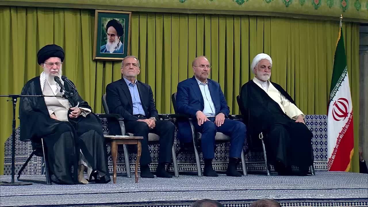   رهبر انقلاب: اسرائیل از قلب جامعه اسلامی برداشته می‌شود