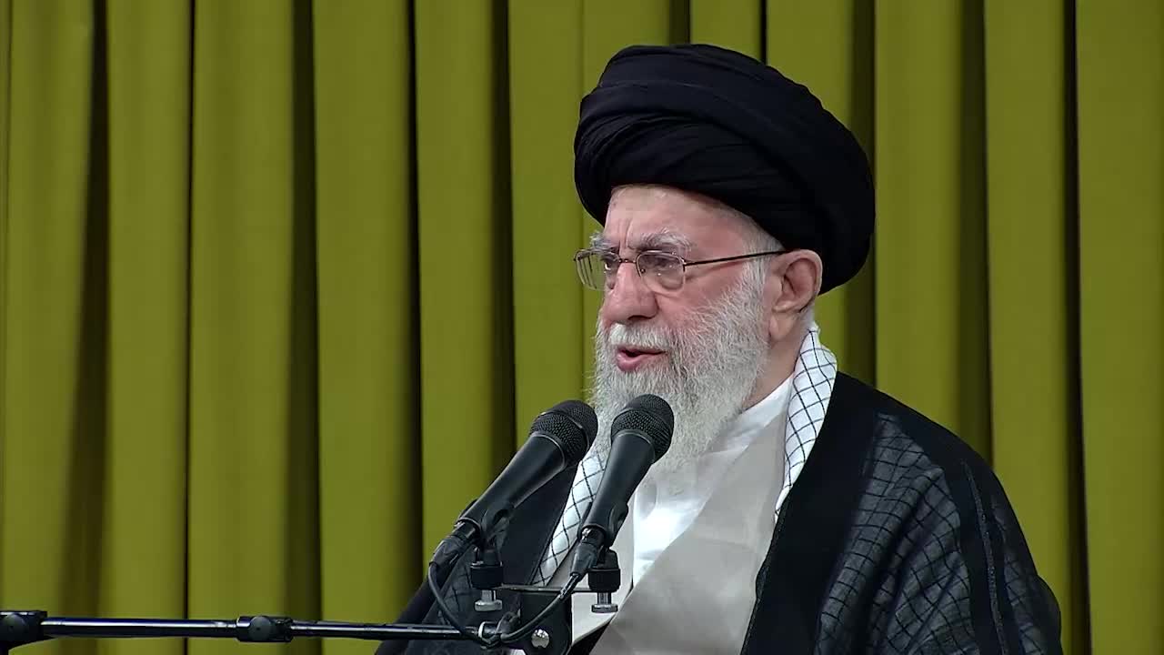   تاکید رهبر انقلاب بر نقش خواص در شکل‌گیری امت اسلامی