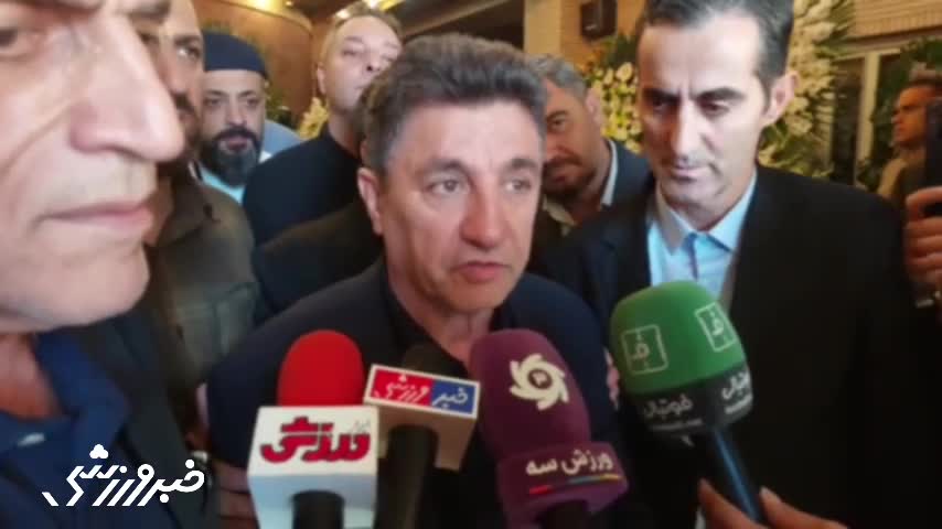   عذرخواهی امیر قلعه‌نویی از دستیار سرمربی سابق پرسپولیس