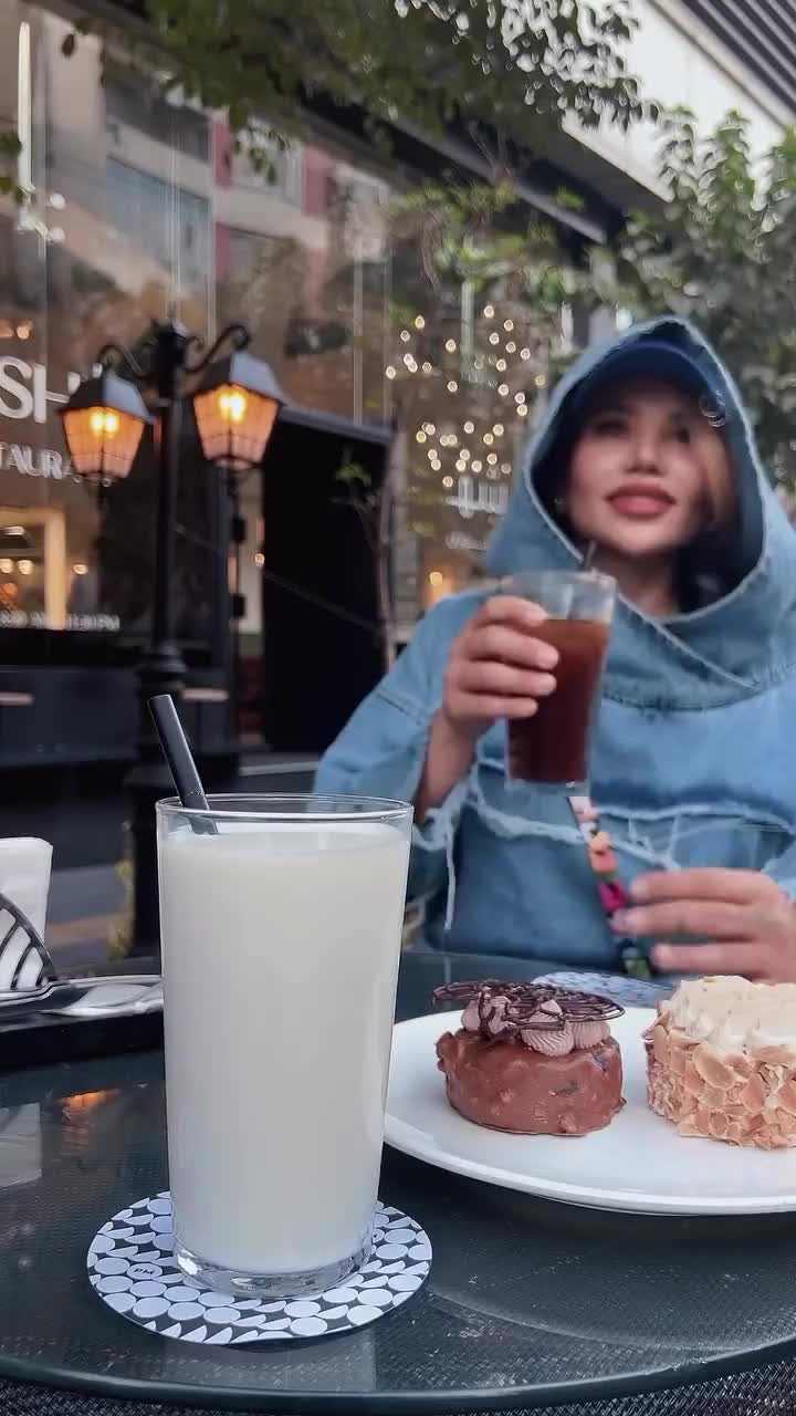   وقتی مادر یک دختر جوان، آقای بازیگر را نشناخت؛ عذرخواهی حسین پاکدل برای خراب کردن عکس! / اذیتش نکن مامان...