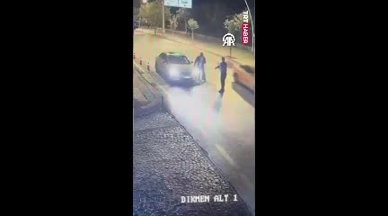   لحظه نجات جان راننده تاکسی از مرگ توسط افسر پلیس