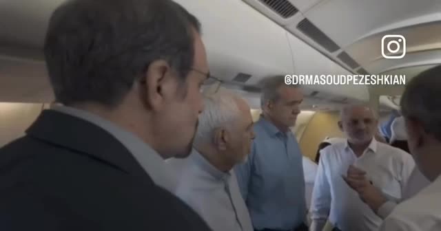   انتشار تصویری از حاشیه سفر پزشکیان در کنار ظریف داخل هواپیما به سمت نیویورک