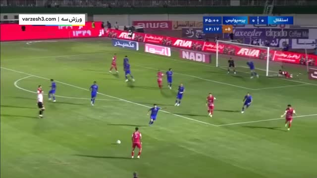 صحنه مشکوک به پنالتی در محوطه استقلال در دقیقه 45+3