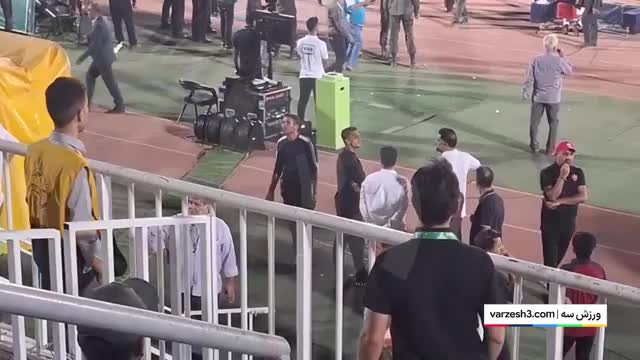 ویدیوی منتشر شده از مشکل ورود بادامکی به جایگاه ویژه ورزشگاه اراک
