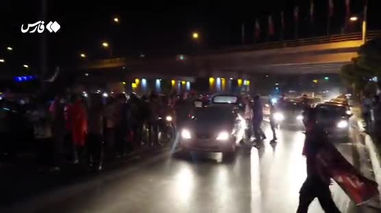   جشن هواداران پرسپولیس در اطراف ورزشگاه اراک