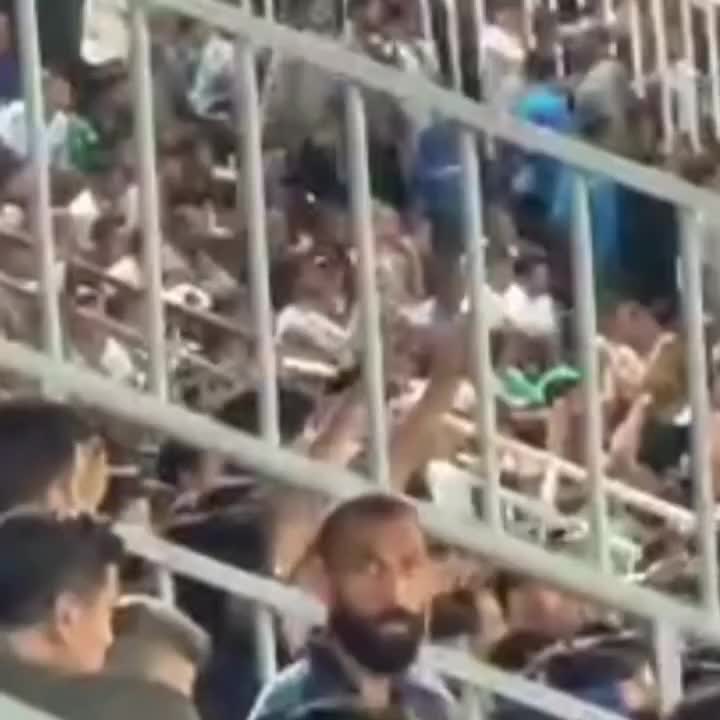   استرس روزبه چشمی روی سکوها ورزشگاه