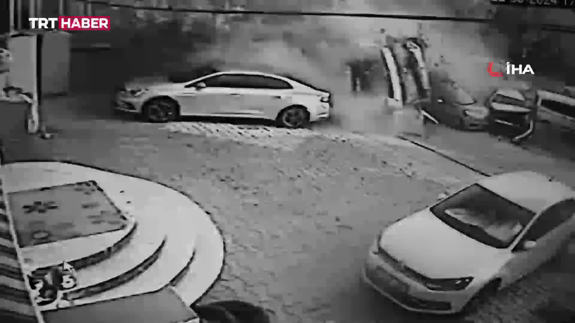   لحظه وحشتناک له کردن ۹ خودرو توسط کامیون حامل شن بعد از بریدن ترمز