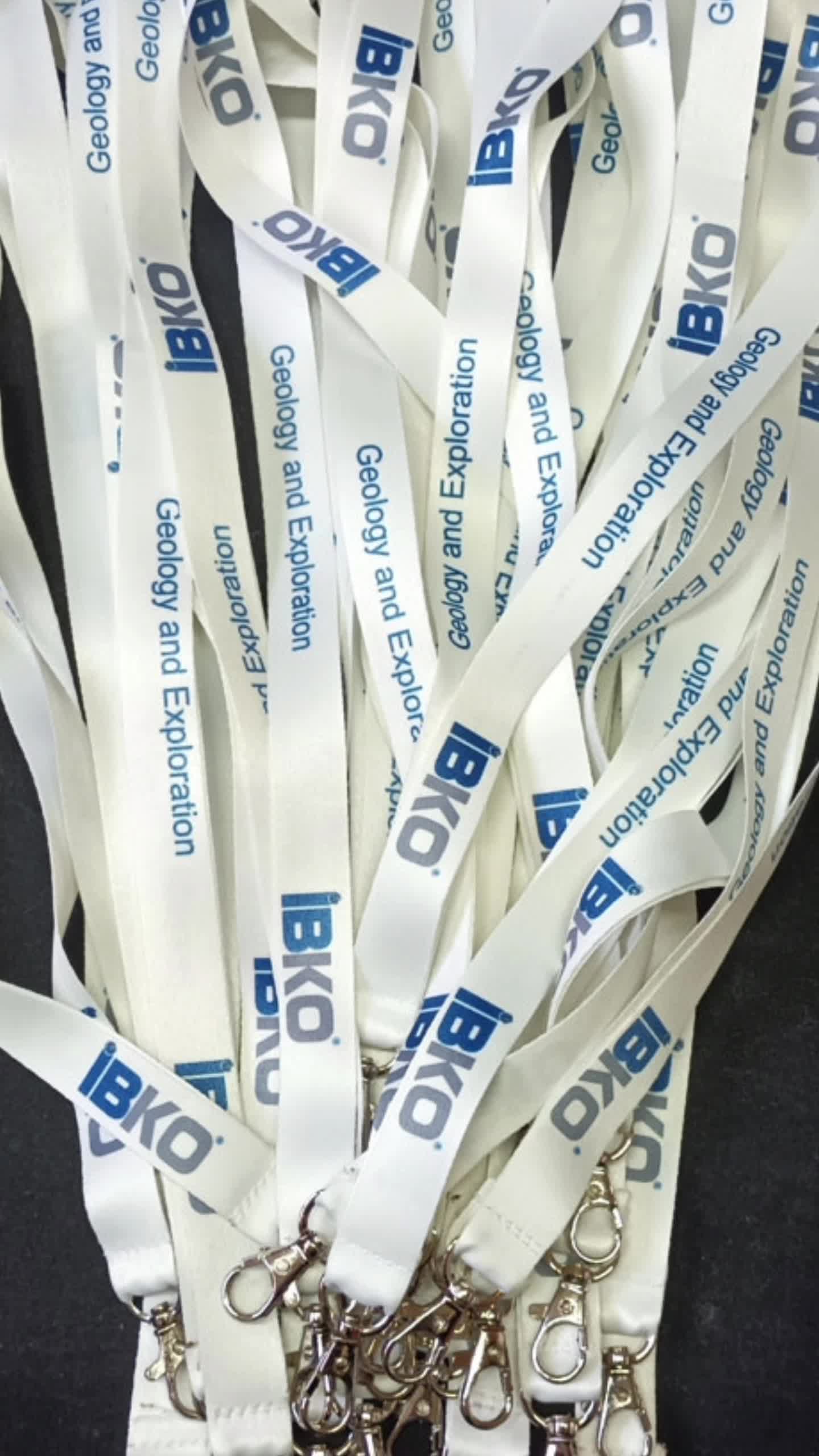 طراحی و چاپ گردن آویز