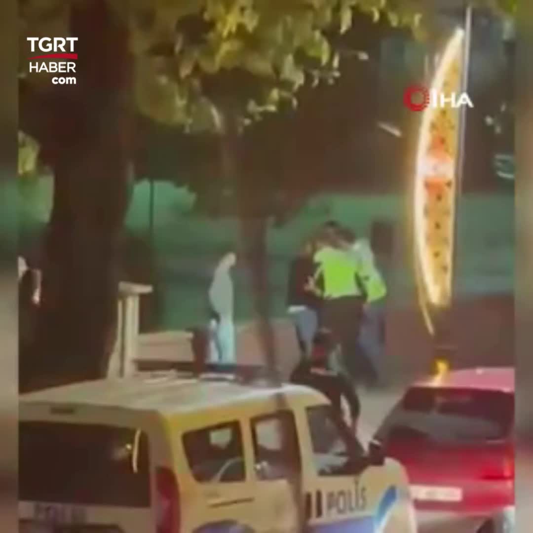   تصاویر شوکه‌کننده از هفت‌تیرکشی مرد مسلح روی پلیس وسط خیابان!