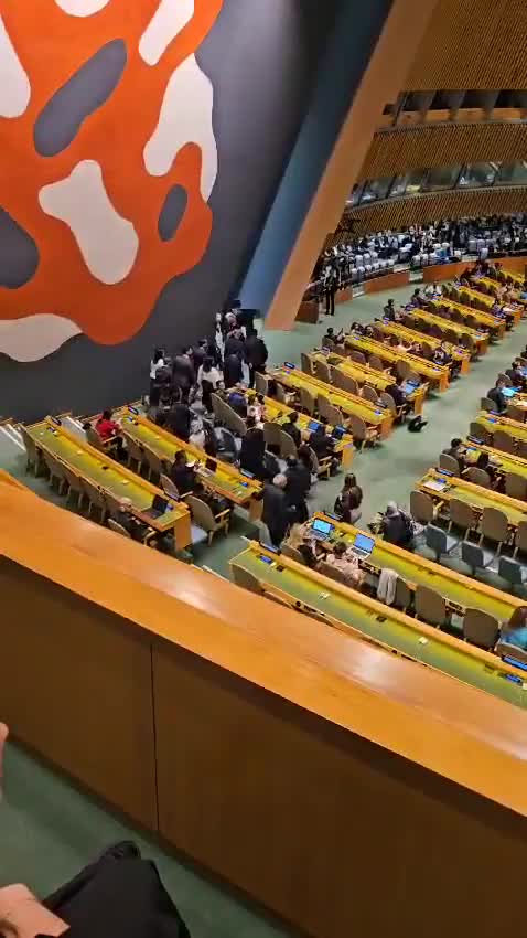   ترک مجمع عمومی سازمان ملل هنگام سخنرانی نتانیاهو توسط هیات‌های برخی کشورها