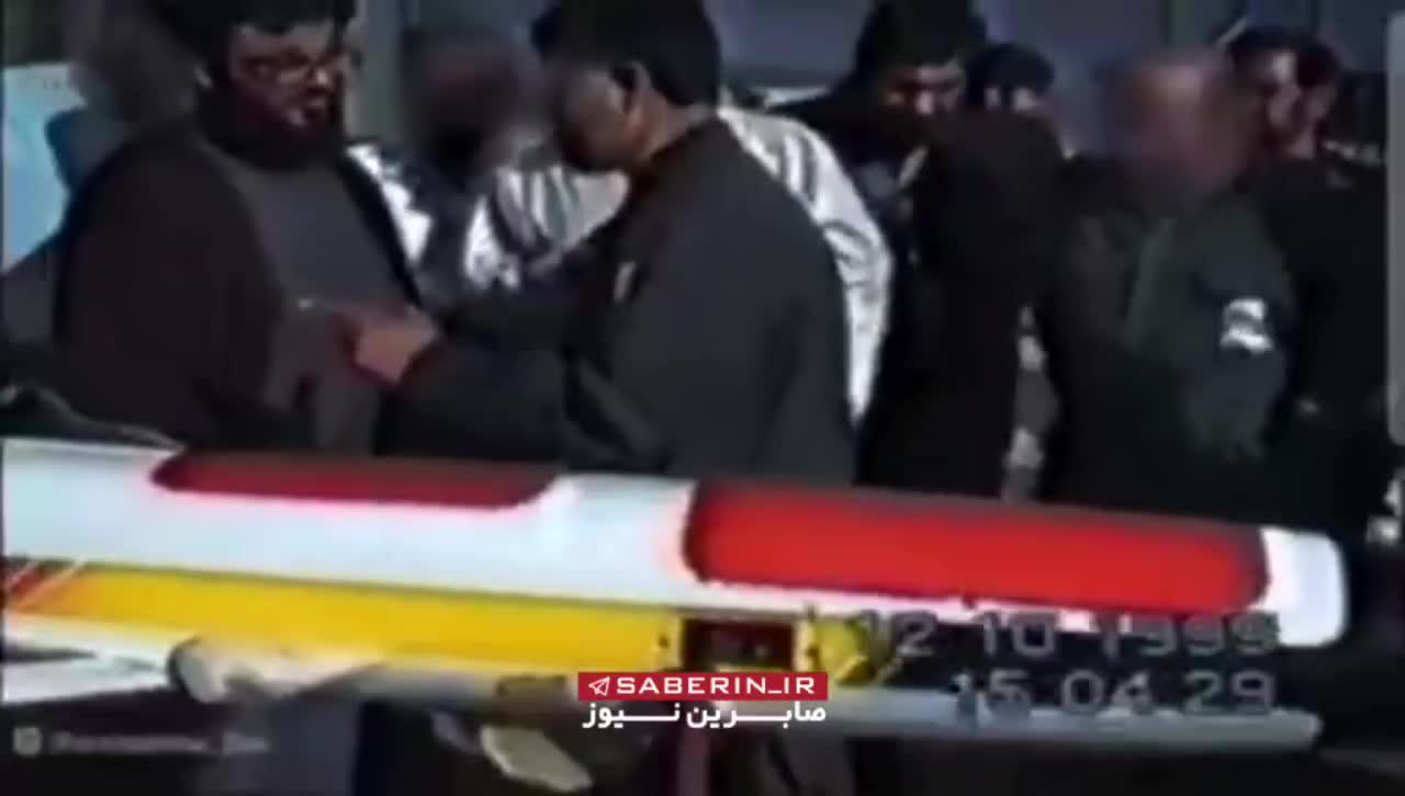   سیدحسن نصرالله همراه شهید سلیمانی کنار پهپاد انتحاری در ایران