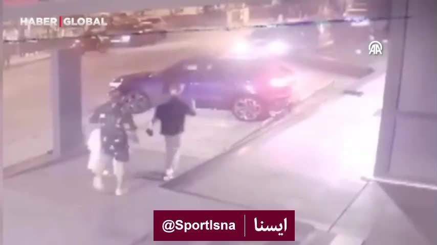   اولین تصاویر از لحظه حمله مسلحانه و تیراندازی به ستاره فوتبال مقابل دوربین امنیتی!