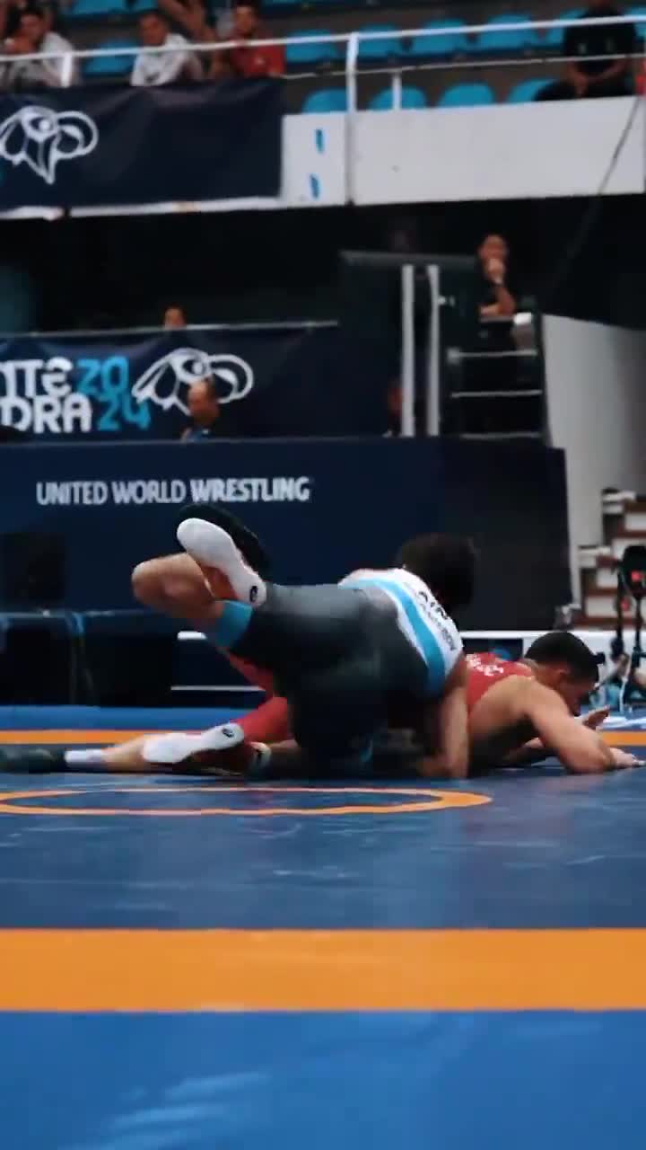   فن فوق‌العاده کشتی‌گیر اسپانیایی در رقابت‌های کشتی جوانان جهان