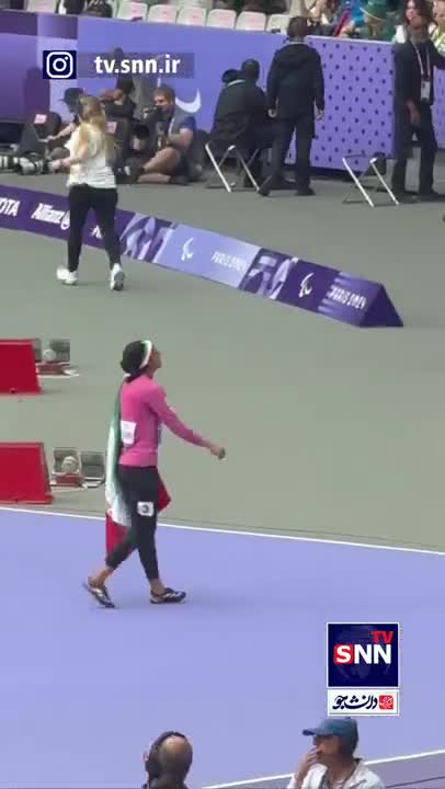   اشک شادی دختر دونده ایران در بازی های پارالمپیک پاریس پس از کسب مدال نقره