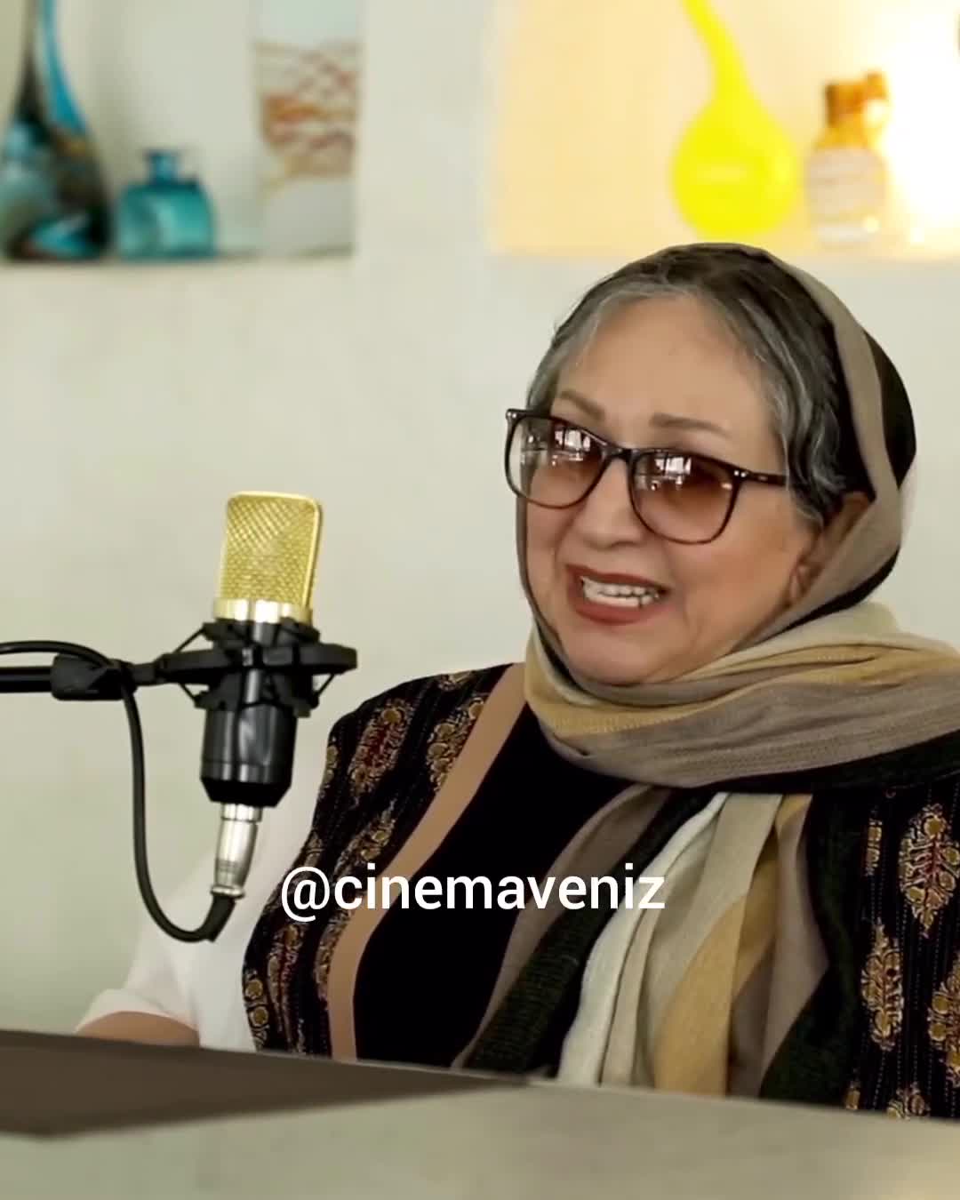   ناراحتی شدید خانم بازیگر از جمله زشت یک دست‌فروش در اصفهان!