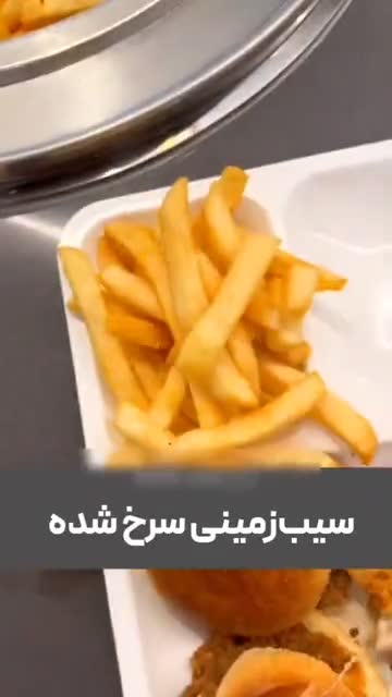   غذاهای متنوع در سلف‌سرویس رستوران یک دانشگاه در آمریکا