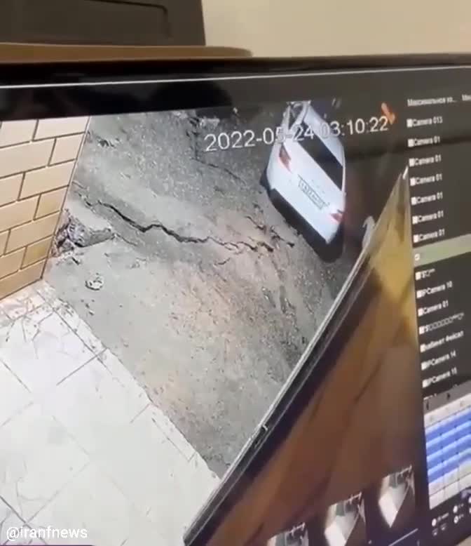   لحظه هولناک بلعیدن یک خودروی سواری توسط زمین در پی فرونشست