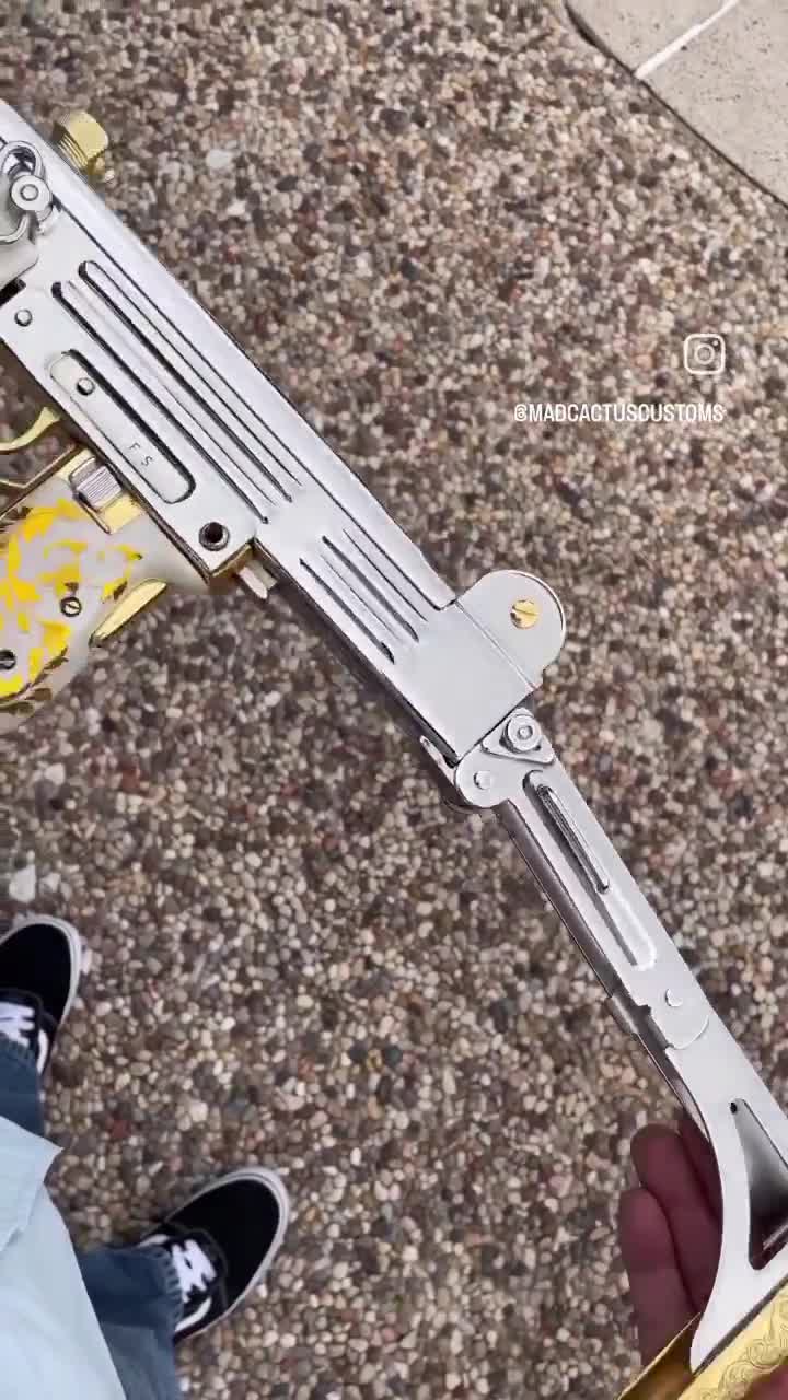   اسلحه جنگی شخصی‌سازی شده با طلا و گرانیت