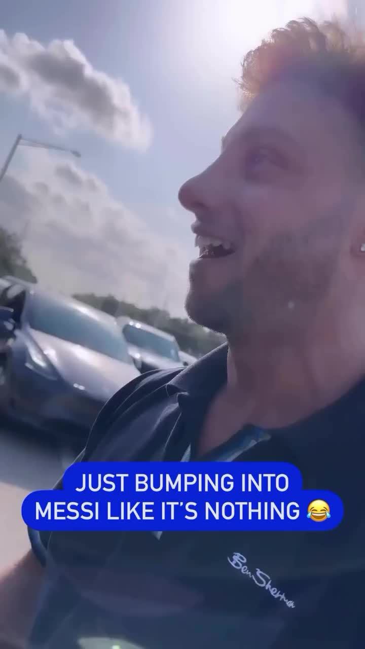   برخورد صمیمانه و گرم مسی با یک هوادار داخل خودروی شخصی