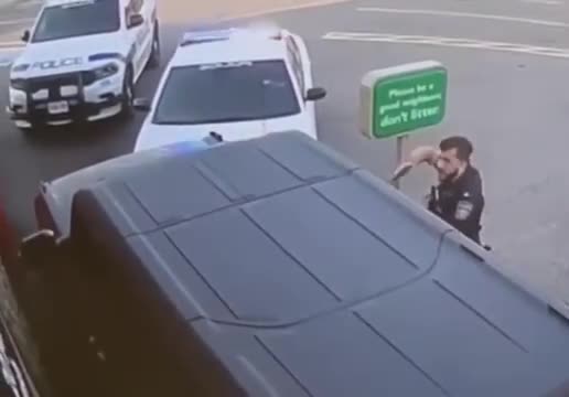   تصاویر عجیب از تلاش یک مظنون برای فرار از دست پلیس!